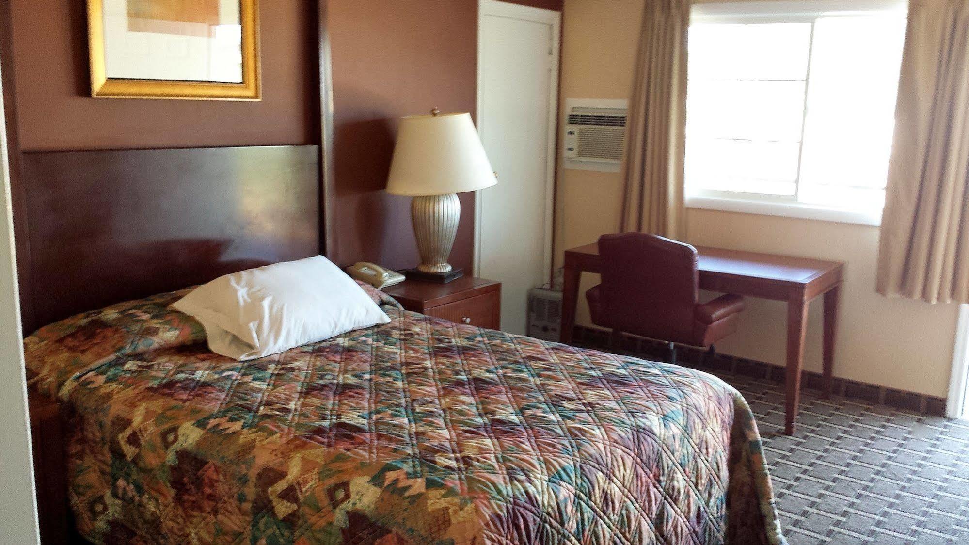 Executive Inn & Suites เลควิว ภายนอก รูปภาพ