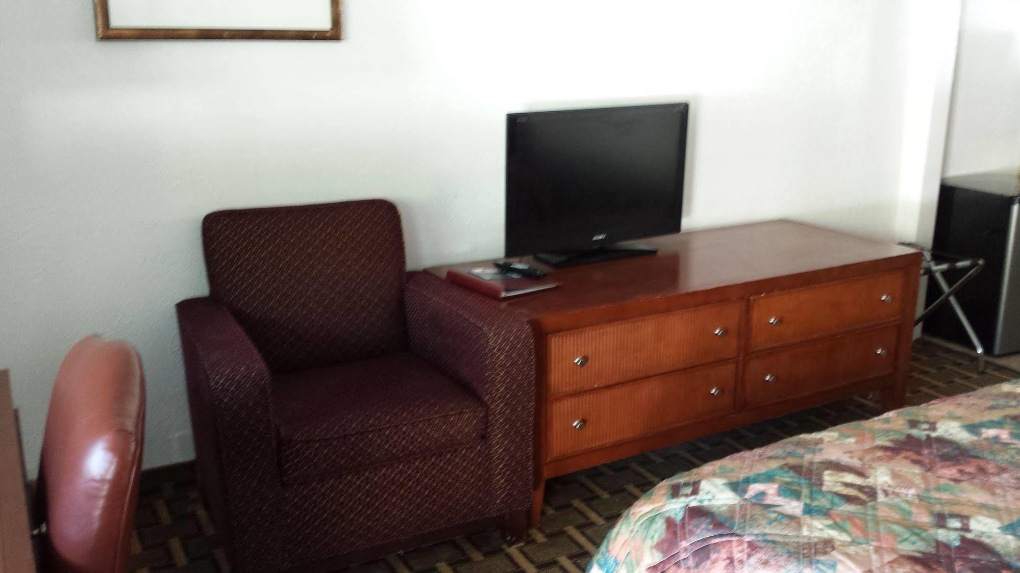 Executive Inn & Suites เลควิว ภายนอก รูปภาพ